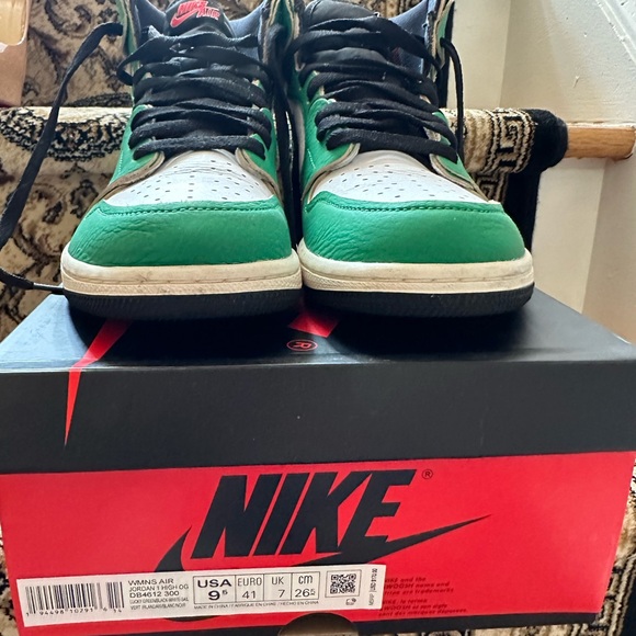 Air Jordan 1 Retro OG “Lucky Green” - Picture 4 of 7